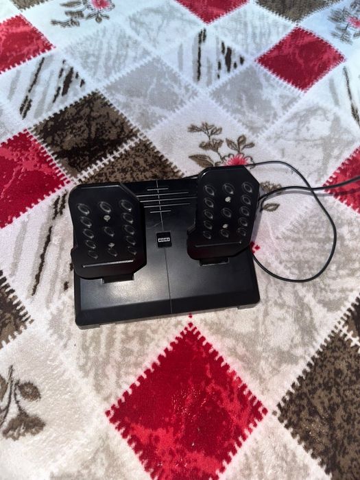 Vând volan de ps4 cu pedale