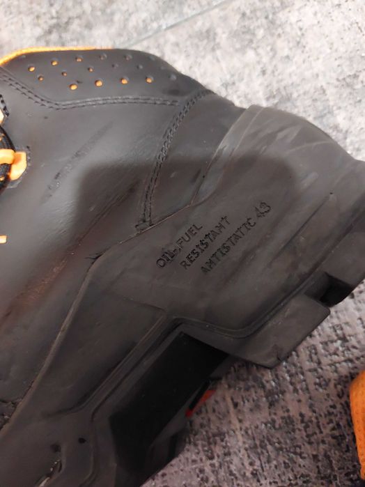 Обувки "Uvex" за работа