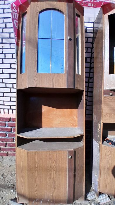 Sotiladi stenka xolati yaxshi.