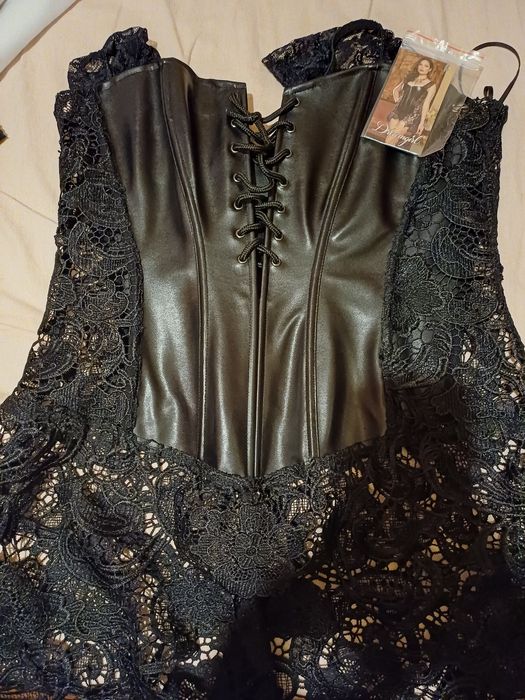 Corset dantela si piele