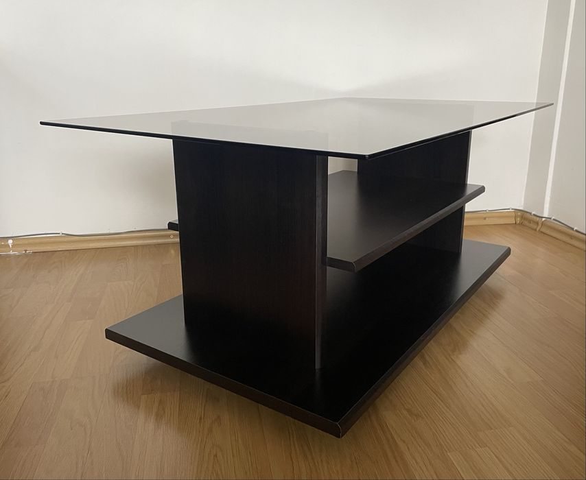 Măsuță din lemn masiv si sticlă