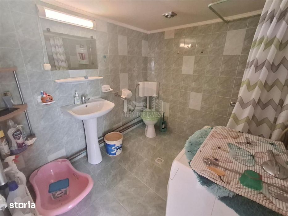 2 Apartamente la casa pivnita garaj in Cisnadie