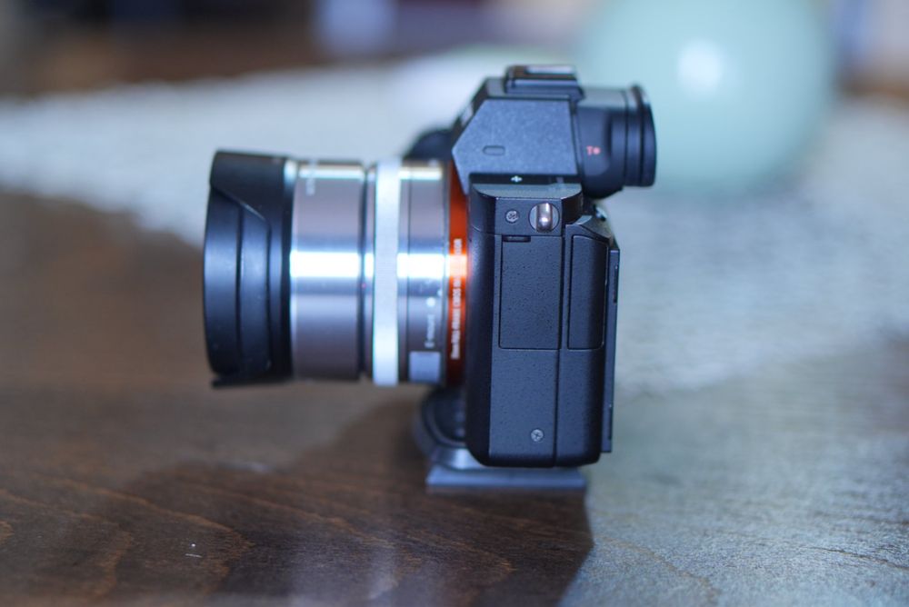 Sony a 7 S II + 2 обектива + 2 батерии + микрофони