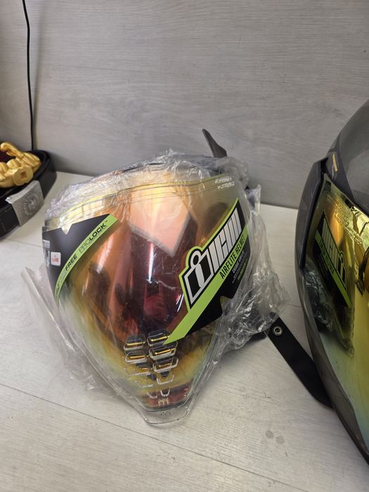 Icon AIRFLITE Battlescar 2 Helmet Каска Нова с Визьори Размер L 59-60
