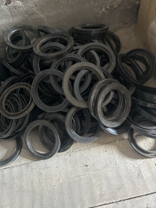 Продам сальники разных разиеров почьти новые