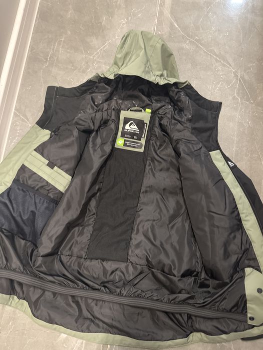 Детско Чисто нов Quiksilver ски екип- яке и панталони