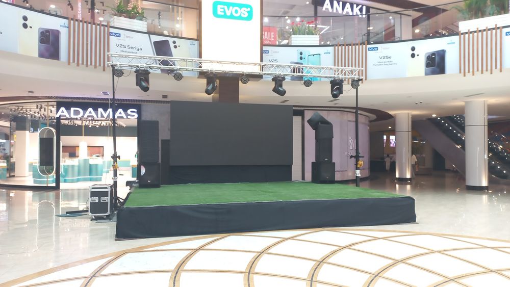 Сцены для концертов и других мероприятий