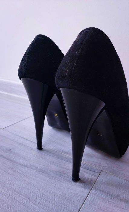 Обувки на висок ток