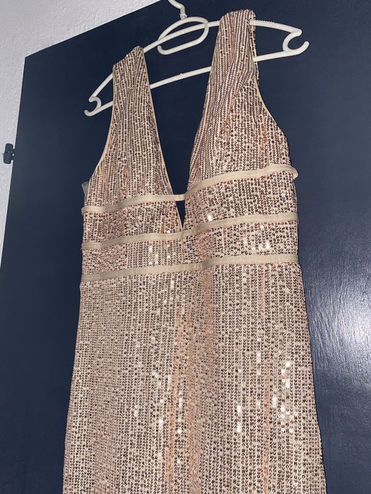 Официална рокля.