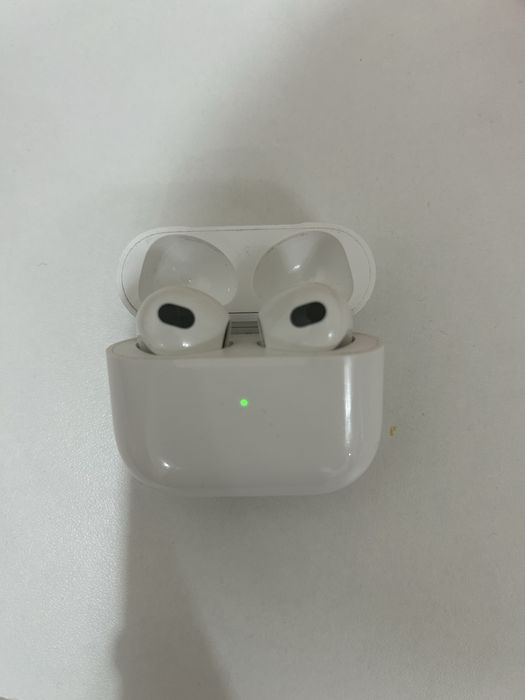 Продаю наушники Airpods 3