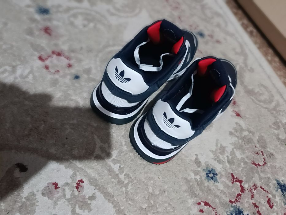 Продам кросовки .