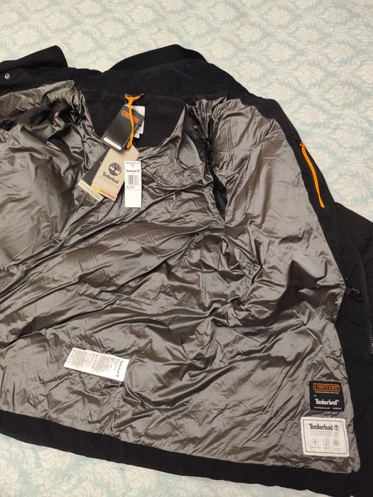 Продам зимнюю куртку  Timberland
