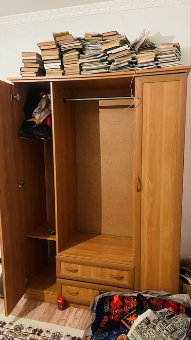 Продается шкаф из дерево