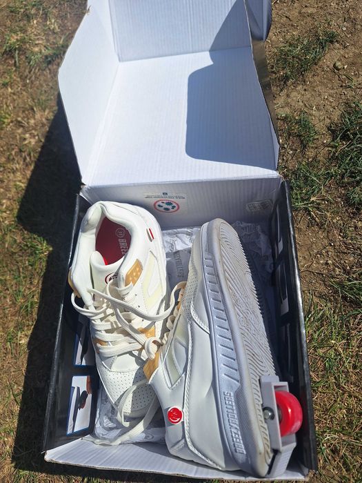 Vand adidasi cu role Breezy Rollers