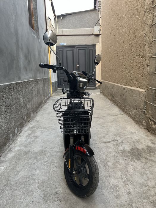 Срочно скутер сотилади