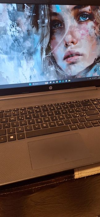 Laptop HP Q230   procesor Ryzen 5 Gaming