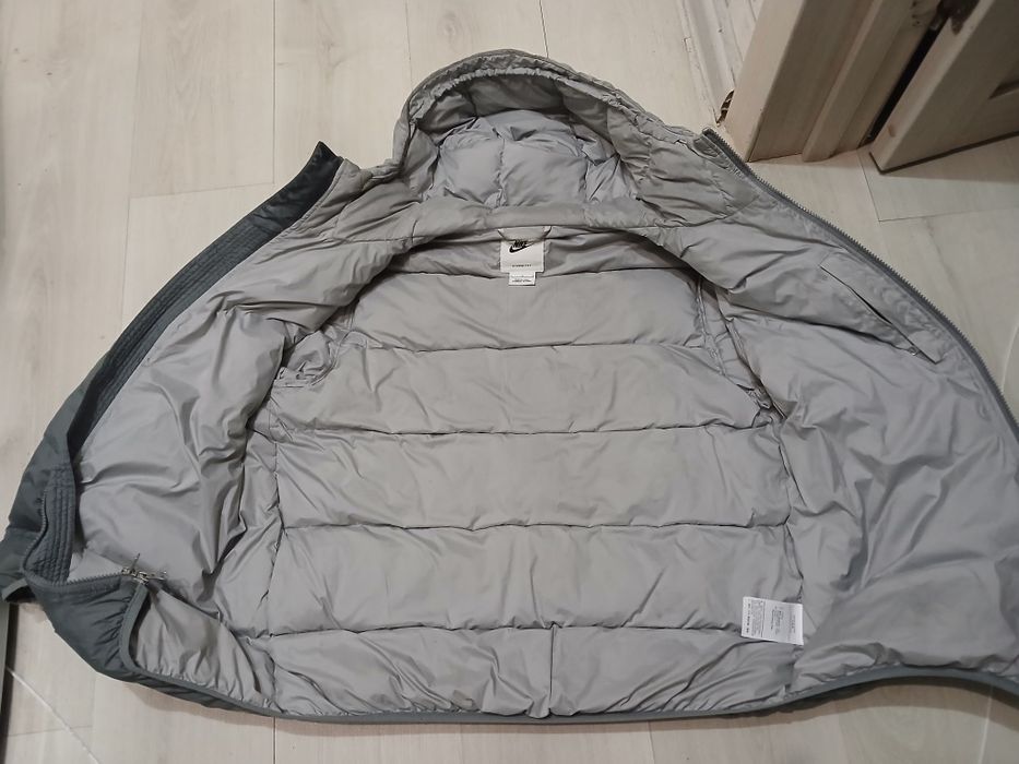 Продам куртка Nike оригинал