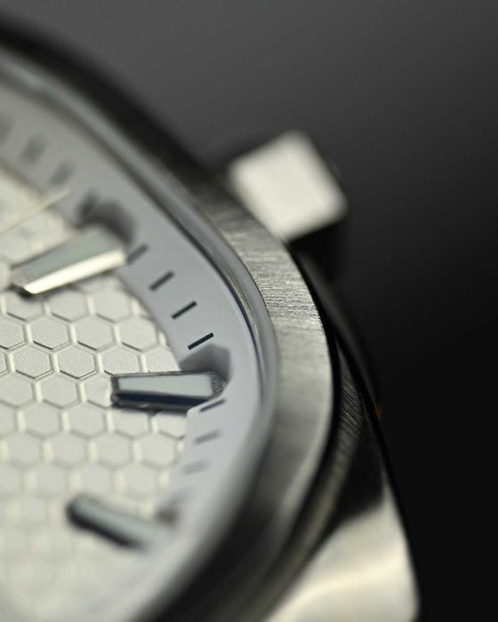 Naga Time Co. 39 Silver White