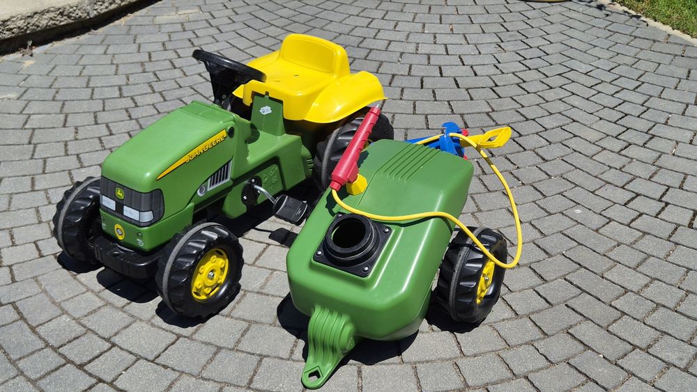 Детски трактор John Deere с педали и цистерна