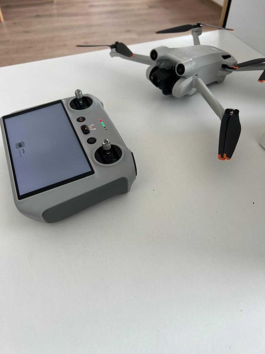 De vânzare dronă DJI Mini 3 Pro – pentru reparație sau piese
