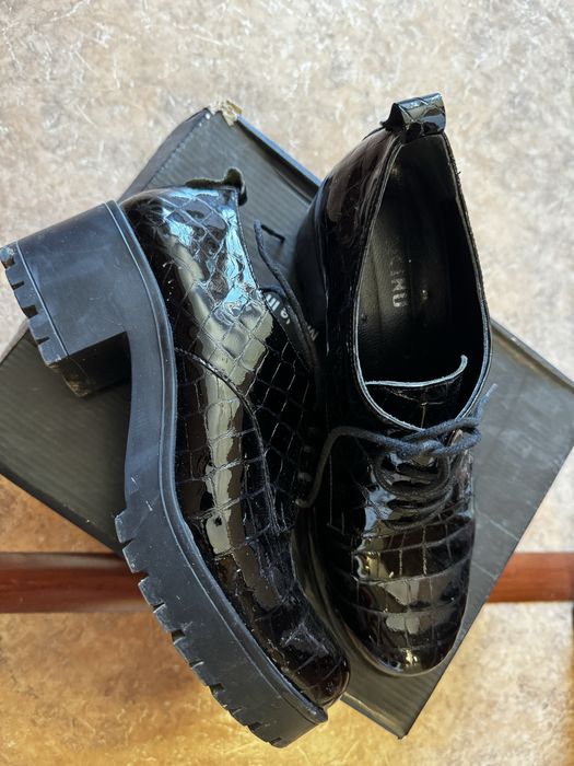 Продам ботинки женские