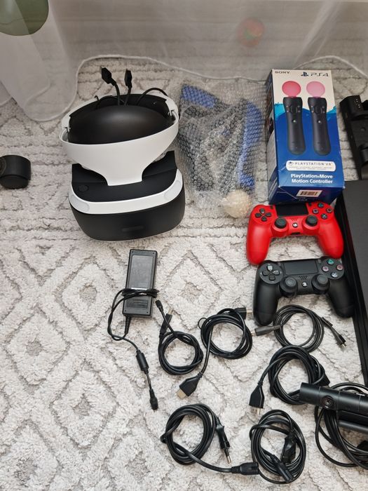 Ps4 pro cu sistem VR și 2 controler move