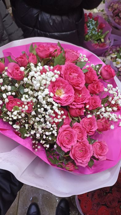 Роза и белый гипсофила