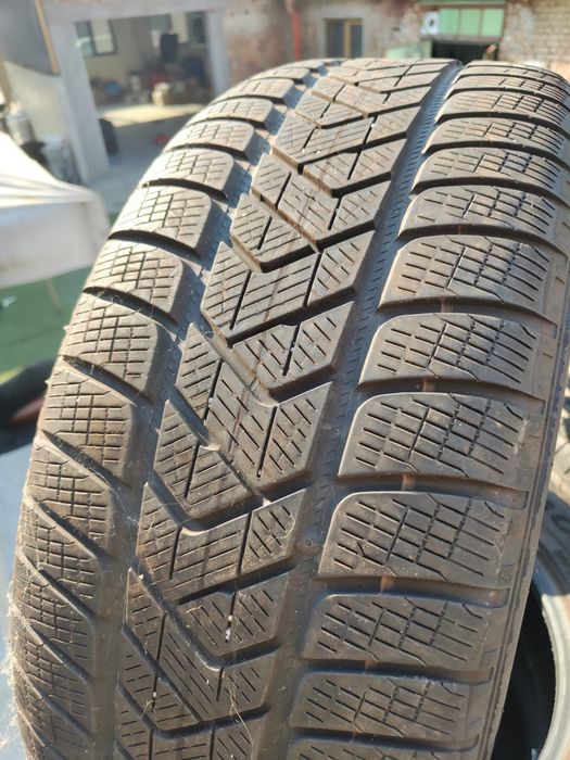 2 бр зимни 235/55/19 PIrelli