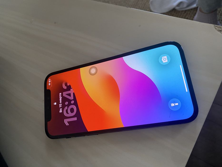 Продам айфон 12