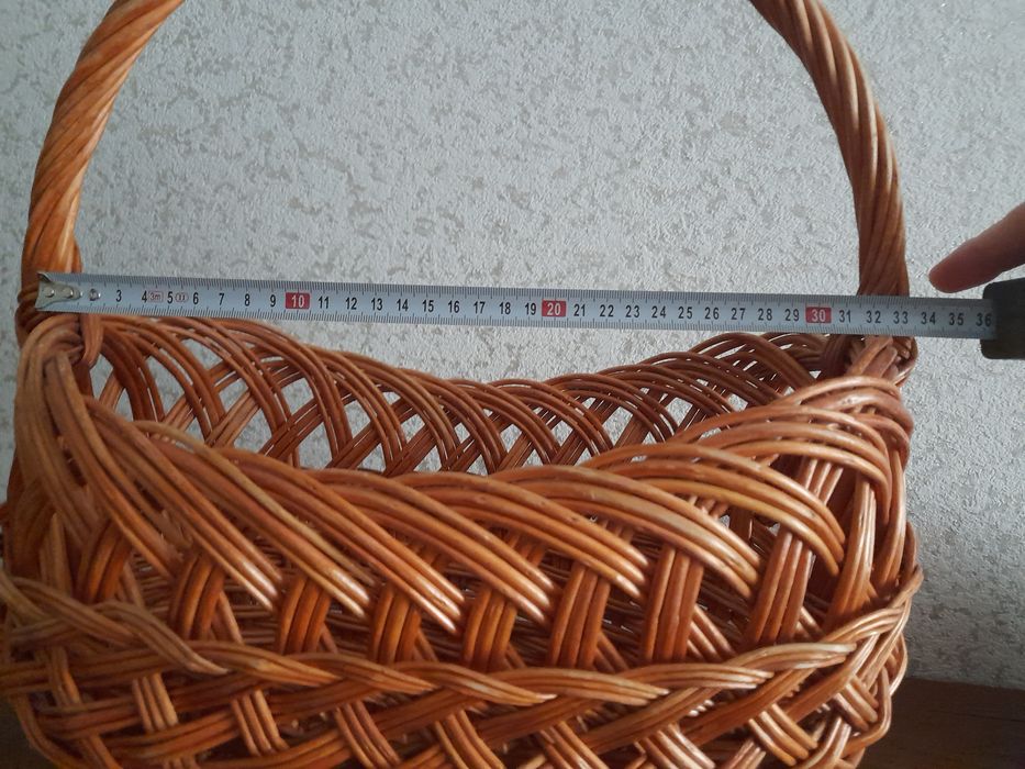 Продам  плетёную корзину.