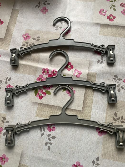 Продам вешалки для одежды