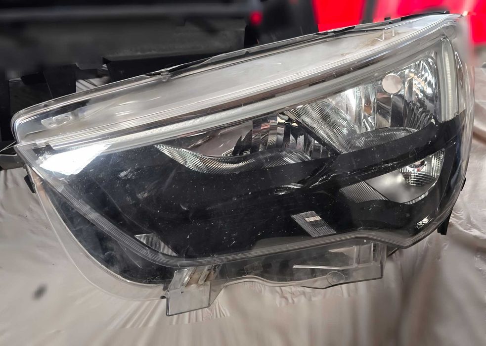 Работещ фар със счупени копки за opel combo 2019