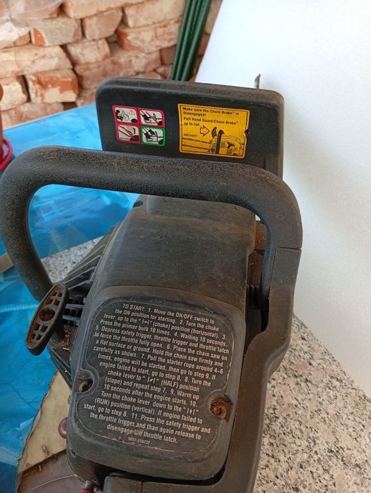 Mcculoch drujbă și trimer tăiat gard viu