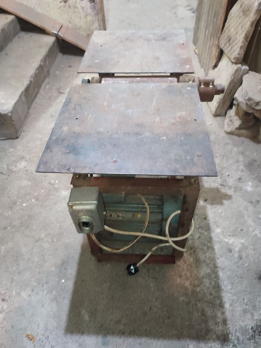 Циркуляр абрихт.
250 €
Намира се на 15 км. от  Русе