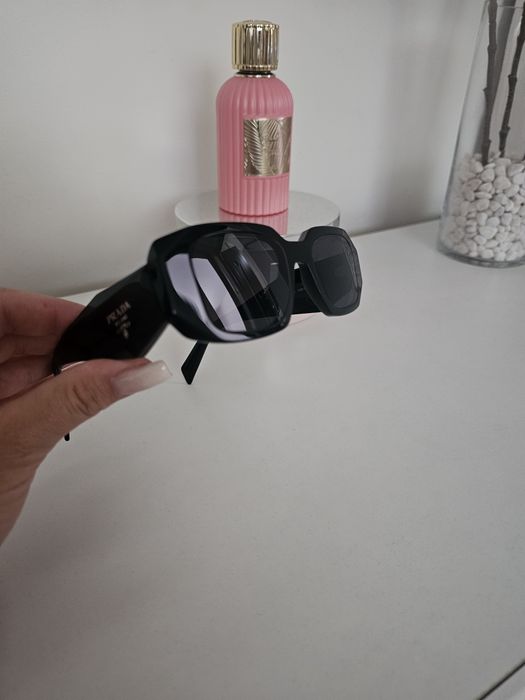 Ochelari de soare Prada noi, nepurtati