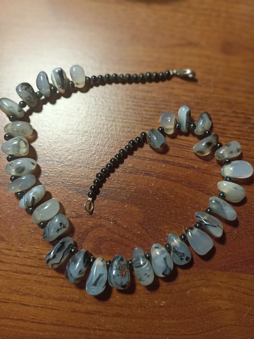 Продам колье из черного и серого агата