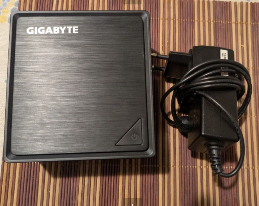Мини компютър GIGABYTE Brix-3350C