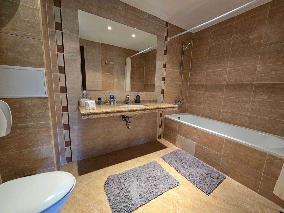 Луксозно обзаведен тристаен апартамент с южно изложение за продажба в комплекс Тера