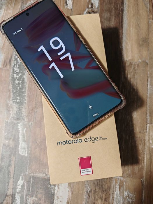 Motorola Edge 30 Fusion | Pantone Viva Magenta |Căști wireless incluse