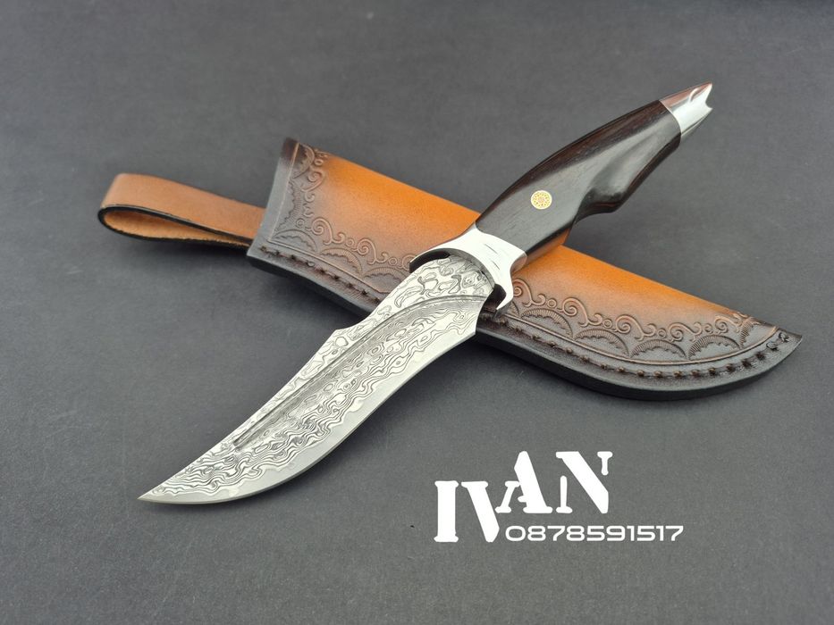 Японски ловен нож от дамаска стомана и сърцевина VG10 с кожена кания