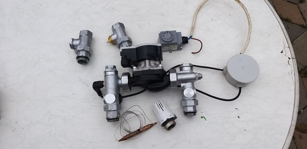 Grup de amestec in pardoseala complet cu cap termostatic