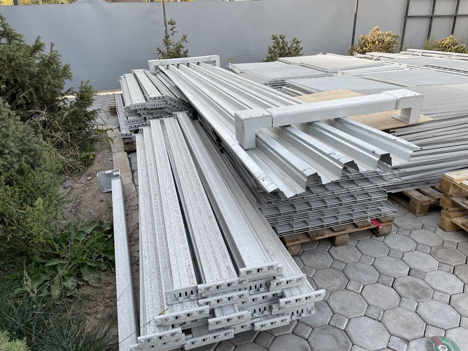 Торговые стеллажи