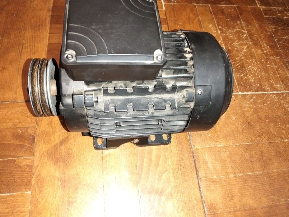 Motor electric trifazat