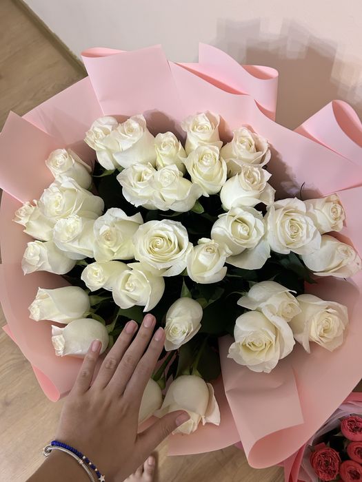 31 белые розы, собраны 3.02