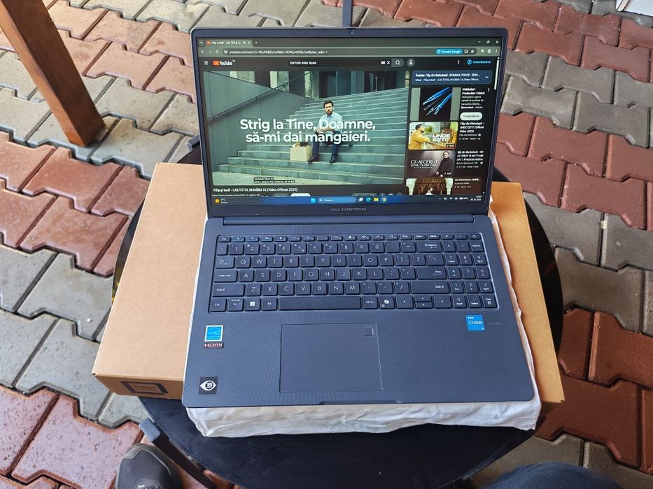 laptop asus i3 generatia 13 ca nou