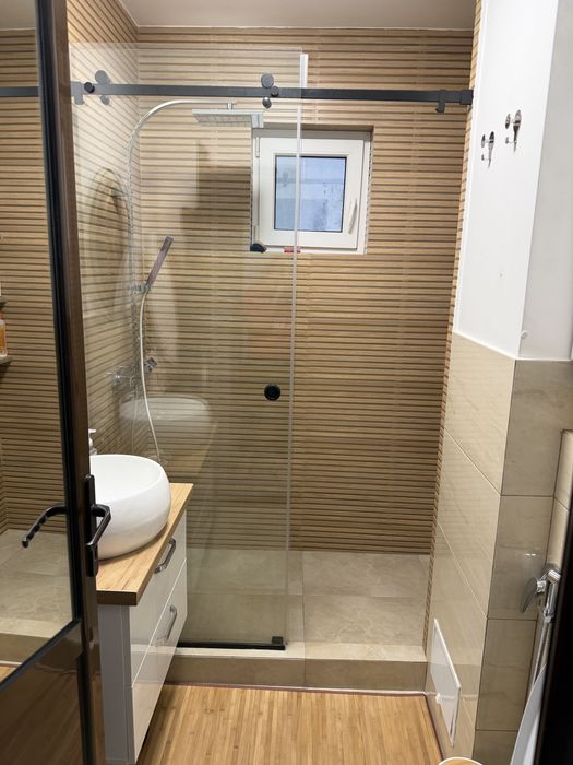 Vand apartament 2 camere mobilat și utilat, renovat recent