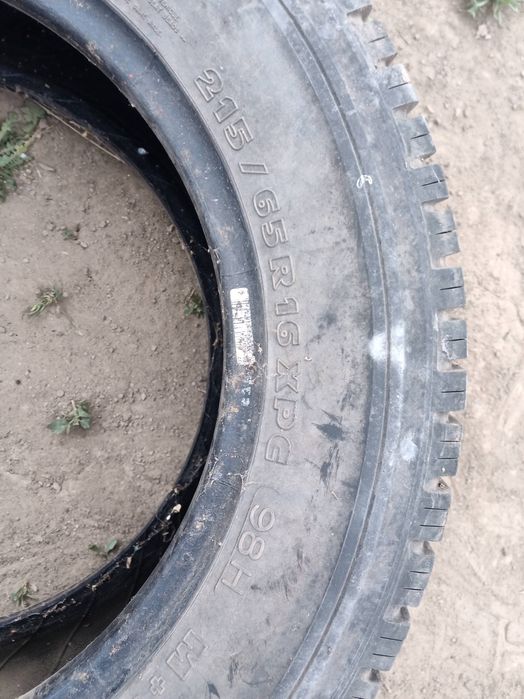 Cauciucuri.Tinute intr o încăpere (camera)
