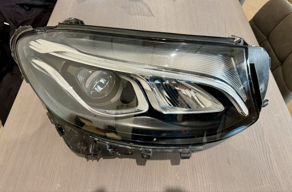 Продавам оригинални LED фарове за Mercedes GLC X253 C253