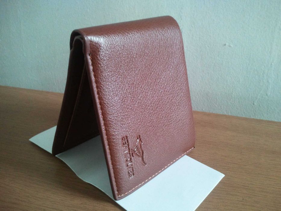 Продавам мъжки кожен портфейл