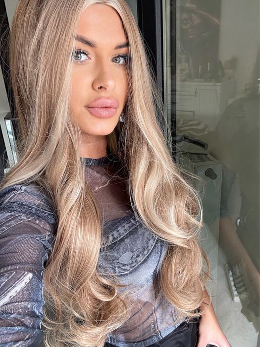 Peruca lunga ondulata , saten cu suvite blonde